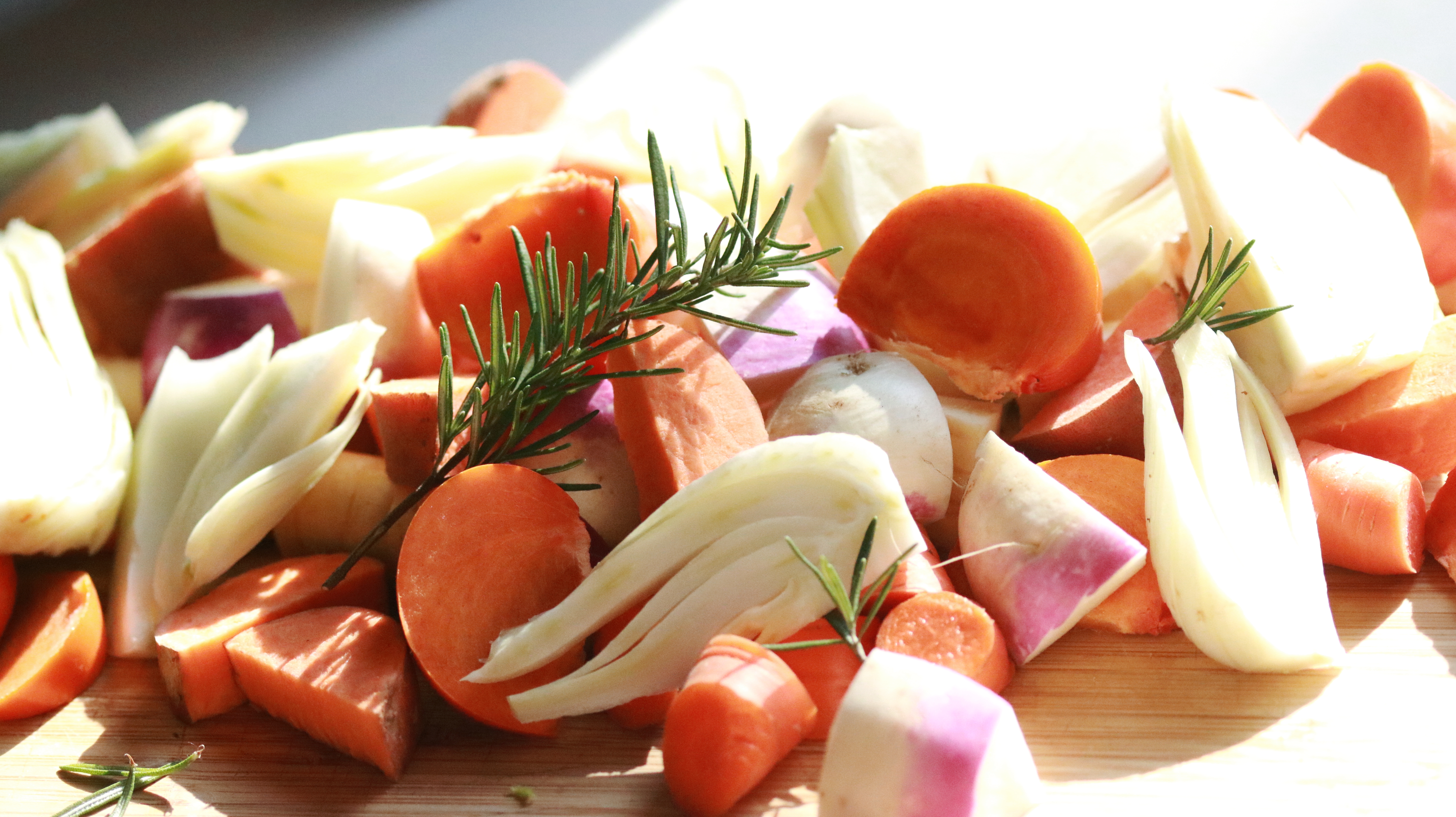 Roasted root vegetables with fennel and persimmons2